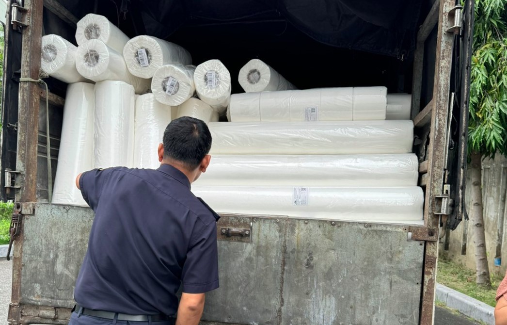 Cuộn màng gia cường chống thấm không dệt 30g/m² màu trắng, dùng cho hệ thống chống thấm lỏng