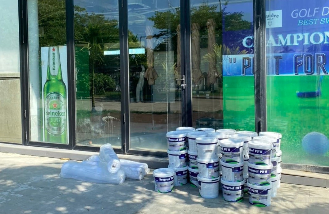 Sản phẩm Neoproof PU W chống thấm mái nhà bằng polyurethane đàn hồi, chịu tia UV và nước đọng lâu dài