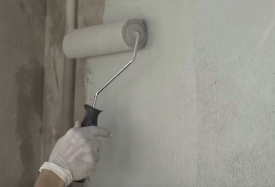 Bề mặt tường được xử lý chống thấm bằng vật liệu gốc xi măng