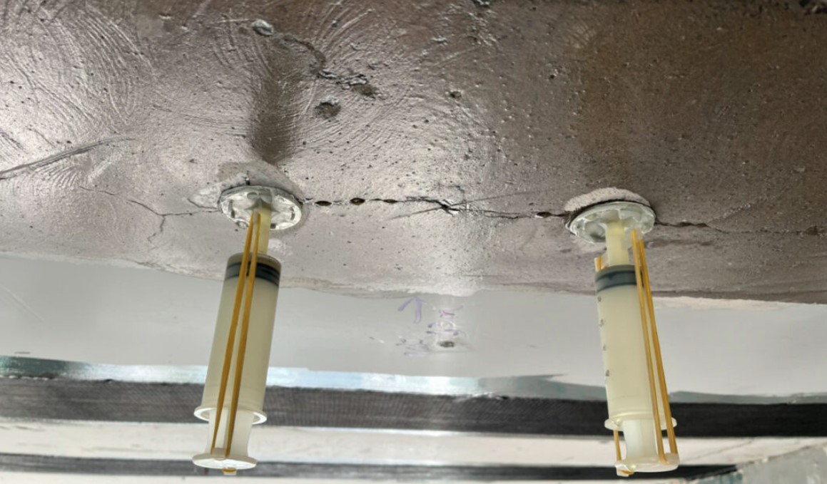 Xử Lý Nứt Kết Cấu Bằng Keo PU hoặc Epoxy