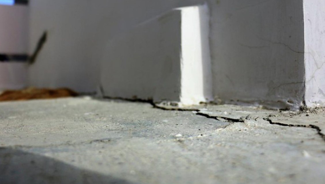 dấu hiệu nhận biết sân thượng bị thấm dột