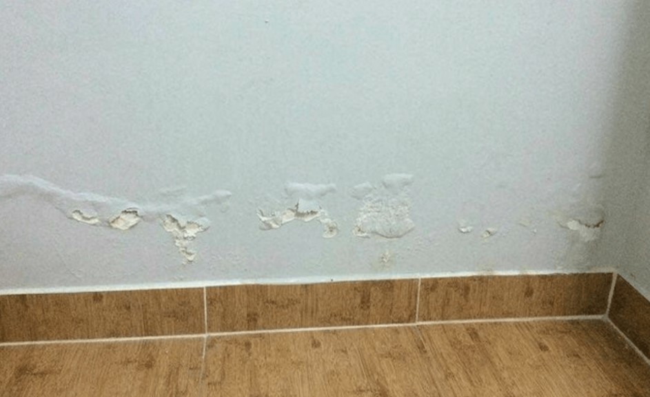 một số nguyên nhân phổ biến gây ra thấm chân tường