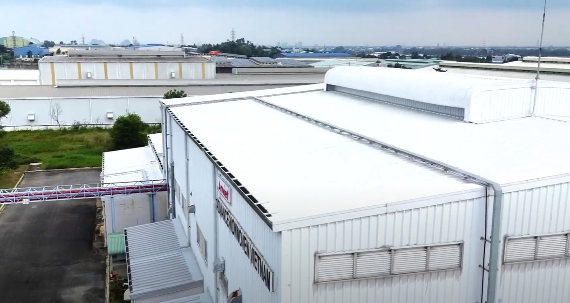 quá trình hoàn thiện thi công chống nóng mái tôn với neoroof