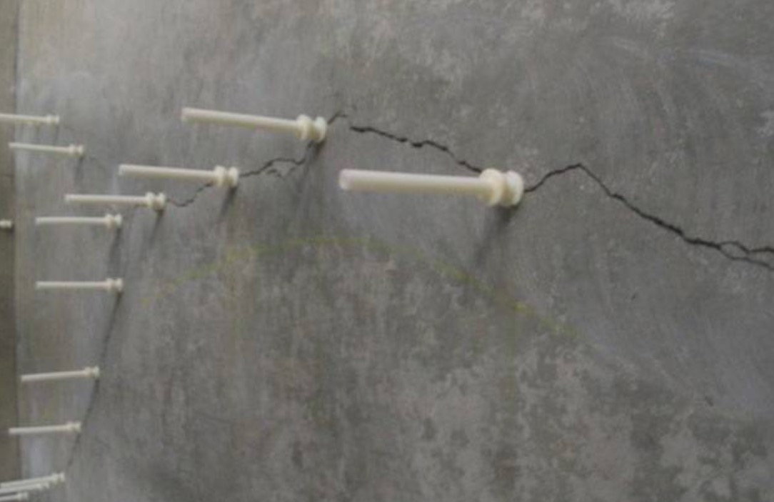 thi công bơm keo Epoxy xử lý vết nứt